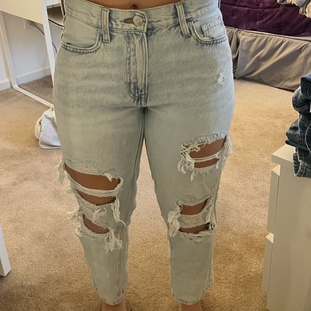 Late wash ripped mom jeans